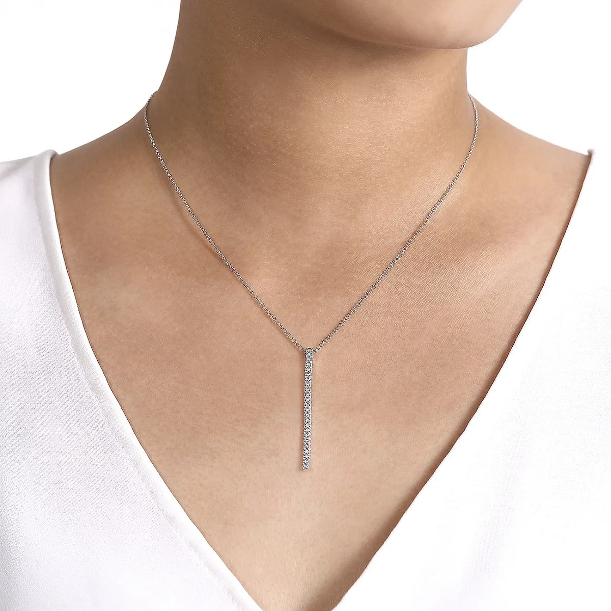 Diamond Bar Pendant Necklace in White Gold, 0.48 cttw
